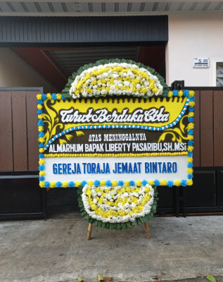 Papan Bunga Duka di Mandaya