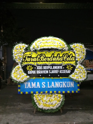 Papan Bunga Duka di Mandaya